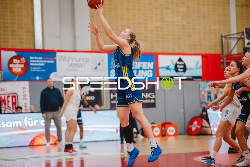 Haleigh Marie Timmer (#3; Herner TC) im Sprungwurf