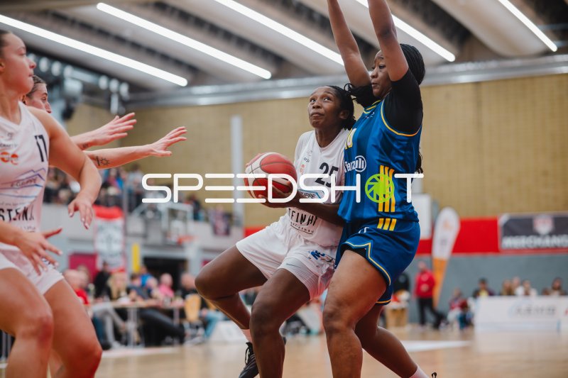 Darina Zraychenko (#11; Herner TC) in der Defensive gegen Alba Berlin