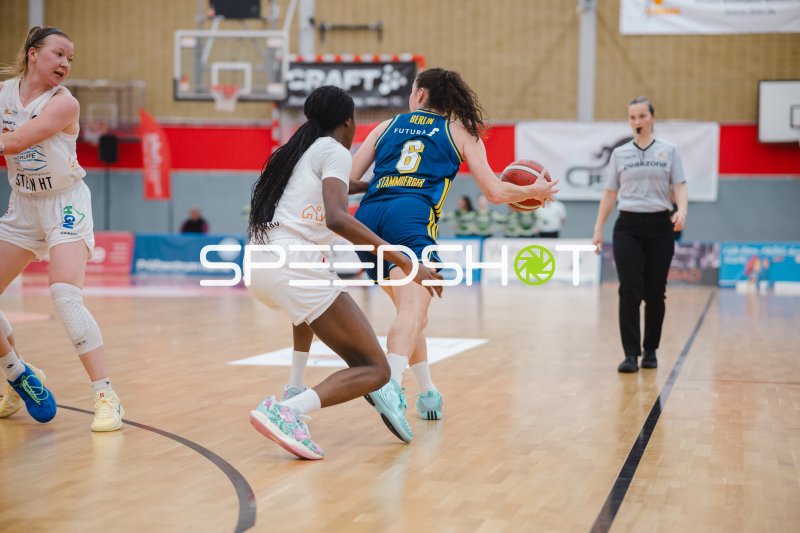 Haleigh Marie Timmer (#3; Herner TC) im Angriff gegen Alba Berlin Damen