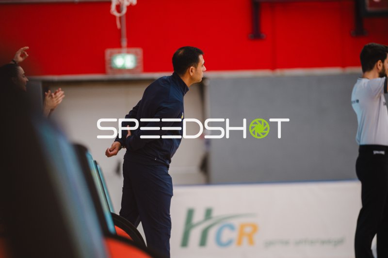Trainer des Herner TC an der Seitenlinie in der KISEC-Arena