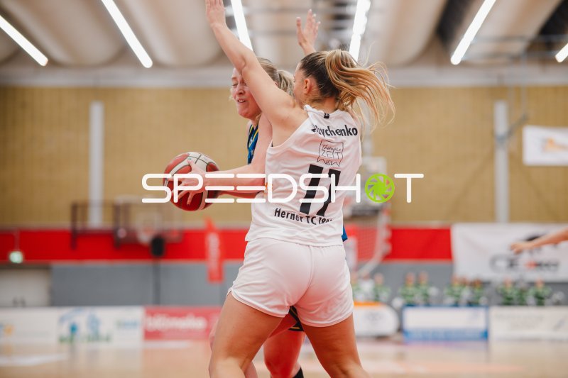 Darina Zraychenko (#11; Herner TC) im Sprungwurf