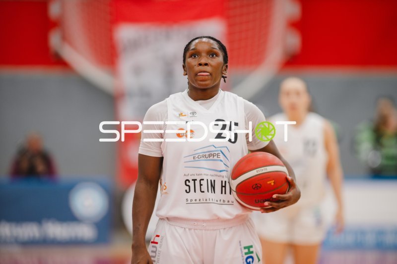 Marcavia Keirra Jashun Sanders Shavers (#25; Herner TC) mit Ball in der KISEC-Arena