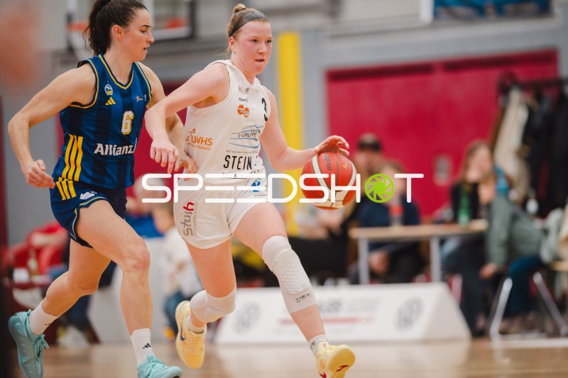 Haleigh Marie Timmer (#3; Herner TC) im Dribbling gegen Alba Berlin