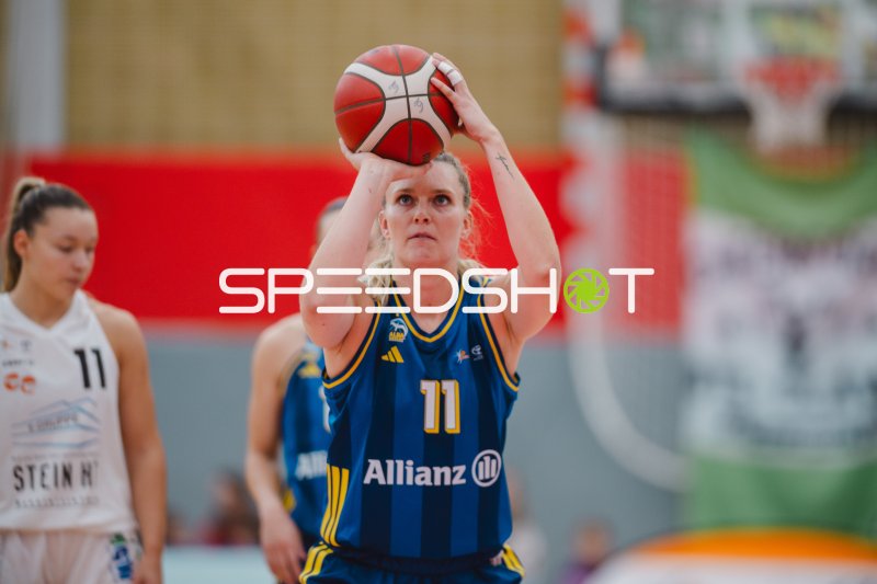 Nina Rosemeyer (#11; Alba Berlin Damen) beim Freiwurf