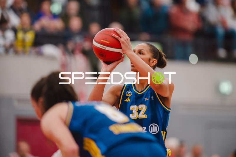 Lauren Ware (#32; Alba Berlin Damen) im Sprungwurf