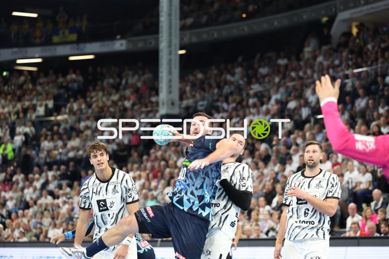 Jannik Kohlbacher (#80; Rhein Neckar Löwen) im Sprungwurf gegen VfL Gummersbach