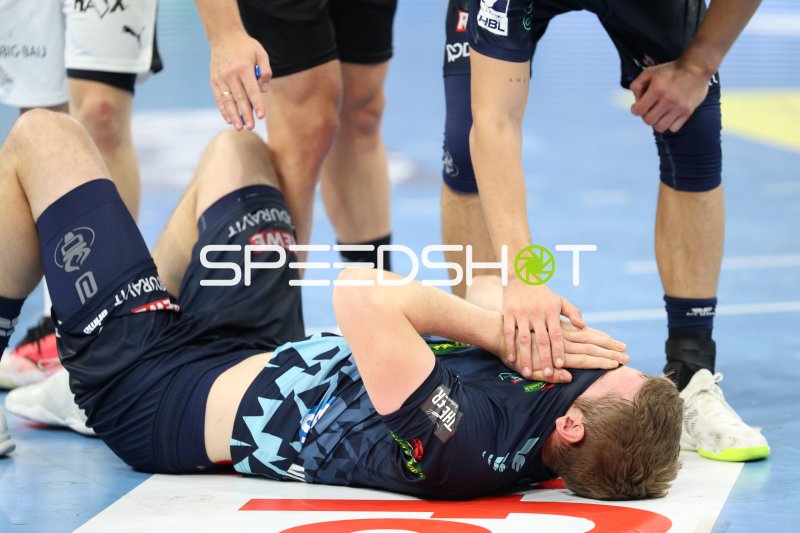 Spieler der Rhein Neckar Löwen nach Verletzung am Boden