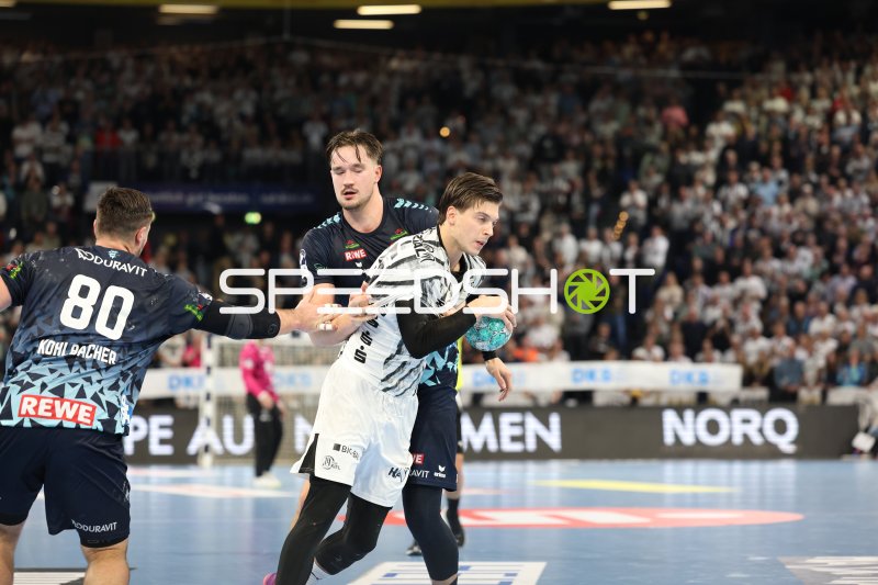 Robert Timmermeister (#7; Rhein Neckar Löwen) im Angriff gegen Domen Makuc (#35; THW Kiel)