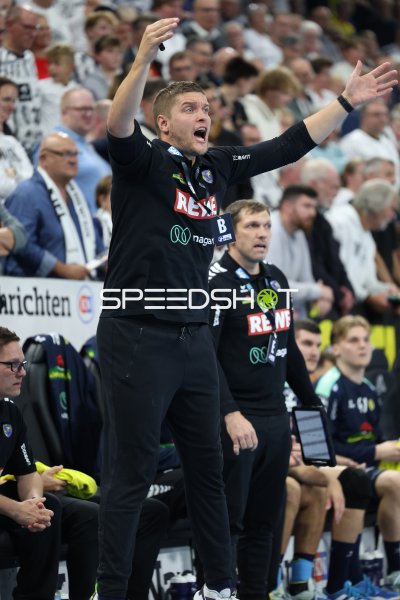 Patrick Jahnke und Michel Abt coachen Rhein Neckar Löwen von der Seitenlinie