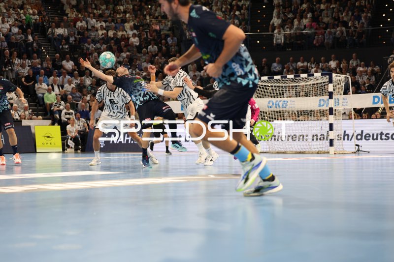 THW Kiel gegen Rhein Neckar Löwen in der Merkur Ostseehalle