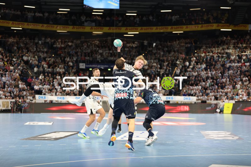 Harald Reinkind (#6; THW Kiel) im Sprungwurf gegen Rhein Neckar Löwen