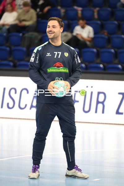 Dani Baijens (#77; Rhein Neckar Löwen) mit Ball in der Merkur Ostseehalle