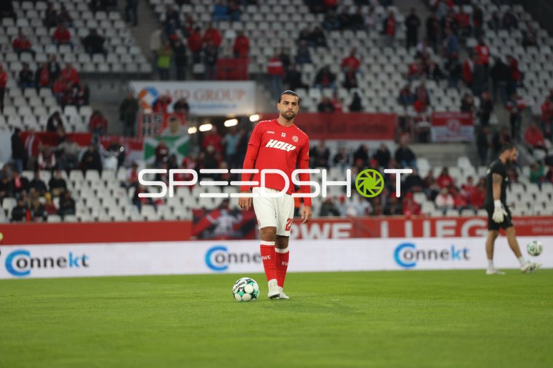 José Enrique Ríos Alonso (#23; Rot-Weiss Essen) beim Elfmeter im Stadion an der Hafenstraße