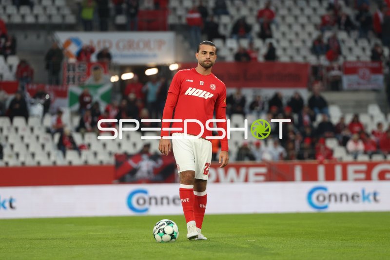 José Enrique Ríos Alonso (#23; Rot-Weiss Essen) beim Aufwärmen im Stadion an der Hafenstraße