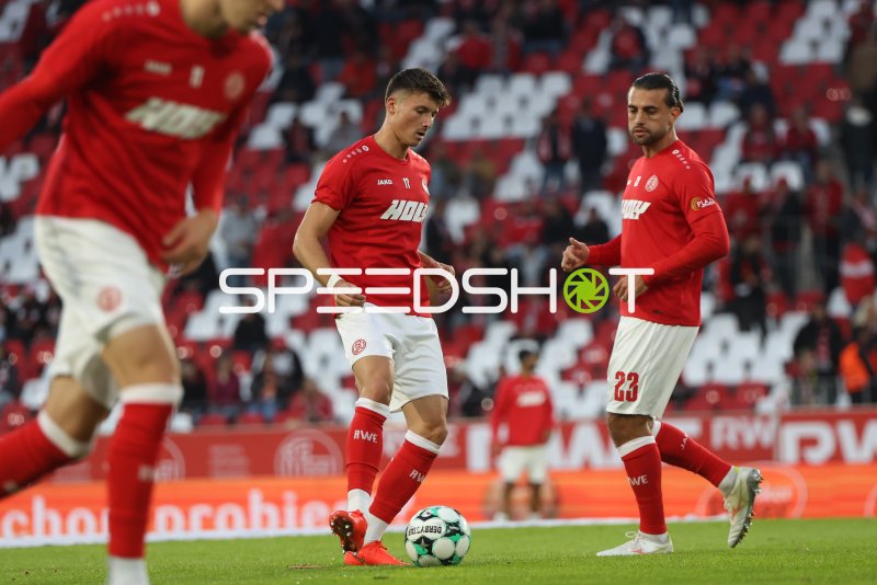 José Enrique Ríos Alonso und Semir Telalović (Rot-Weiss Essen) beim Aufwärmen