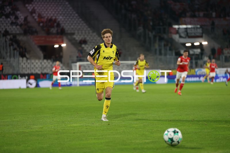 Spieler der SC Fortuna Köln im Spielaufbau gegen Rot-Weiss Essen