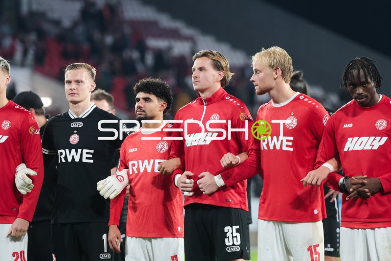 Rot-Weiss Essen vor dem Anpfiff: Jakob Golz, Felix Wienand und Aiman Dardari im Stadion an der Hafenstraße