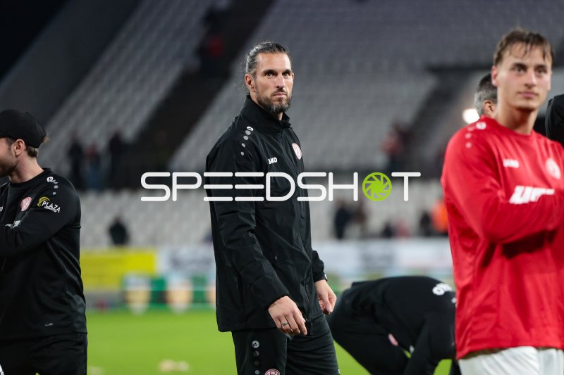 Marvin Obuz (#10; Rot-Weiss Essen) vor dem Spiel im Stadion an der Hafenstraße
