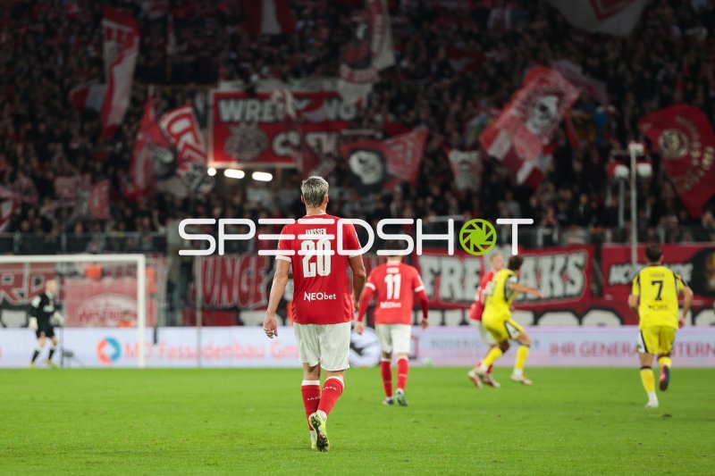 Marek Janssen (#20; Rot-Weiss Essen) beim Spiel gegen SC Fortuna Köln