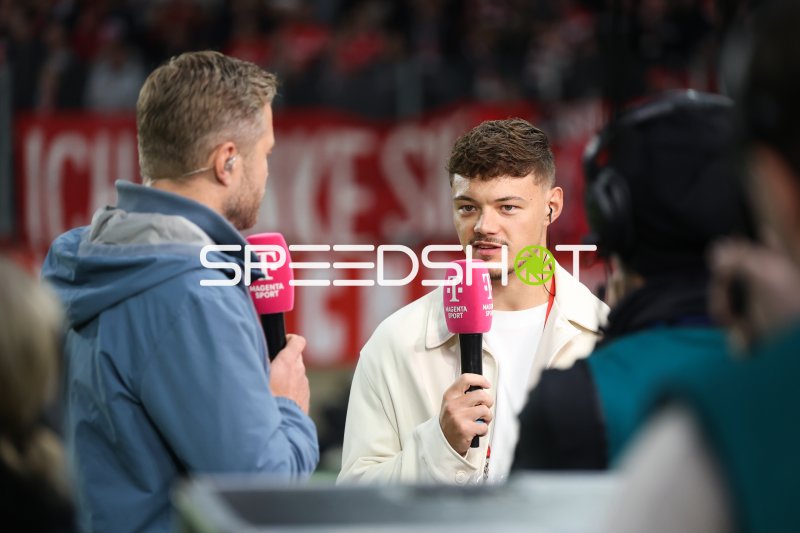 Jannik Hofmann bei Interview im Stadion an der Hafenstraße