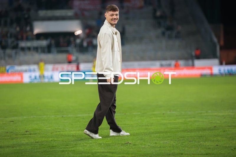 Jannik Hofmann im Stadion an der Hafenstraße