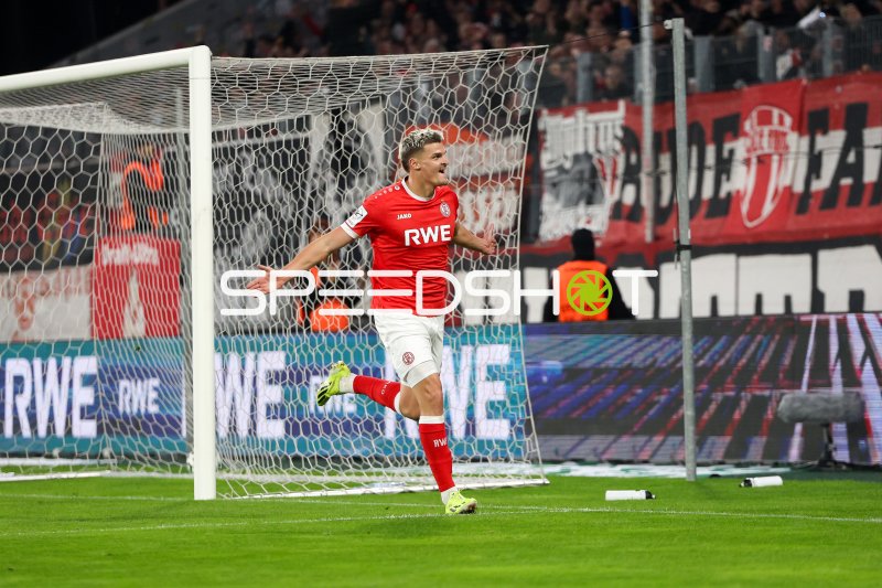 Marek Janssen (#20; Rot-Weiss Essen) jubelt nach Tor