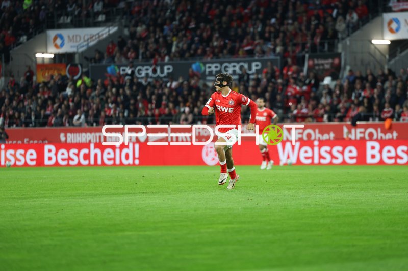 Cedric Harenbrock (#10; Rot-Weiss Essen) im Laufspiel