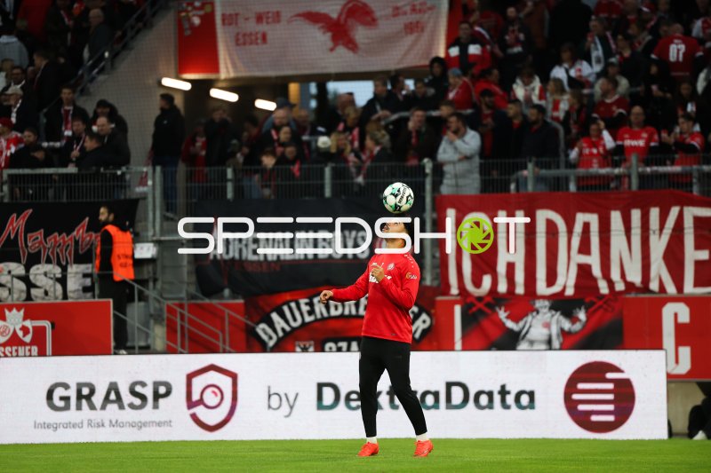 Einwurf bei Rot-Weiss Essen gegen SC Fortuna Köln