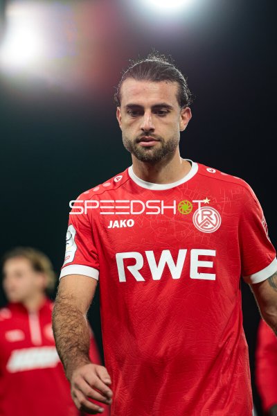 José Enrique Ríos Alonso (#23; Rot-Weiss Essen) im Porträt
