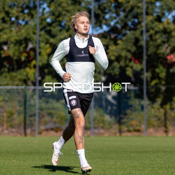 Rony Jansson beim Lauftraining im Trainingszentrum des FC St. Pauli