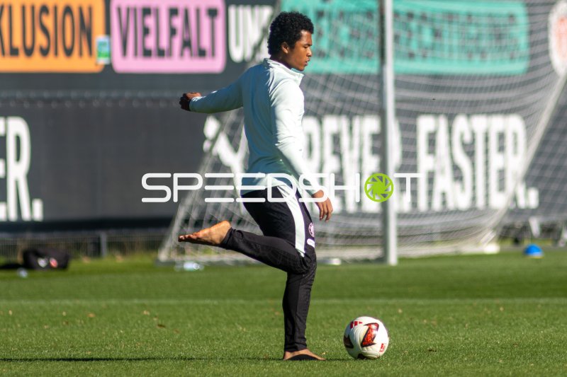 Joel Chima Fujita beim Training im Trainingszentrum des FC St. Pauli