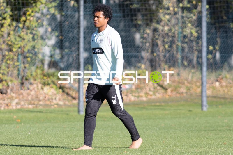 Joel Chima Fujita beim Training im Trainingszentrum des FC St. Pauli