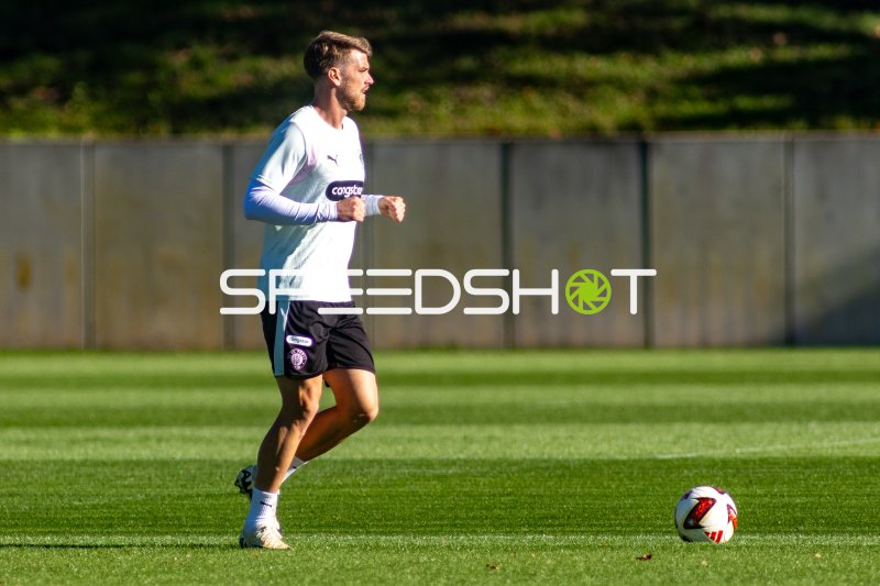 Marcus Mathisen (#6; FC St. Pauli) bei individuellen Laufübungen