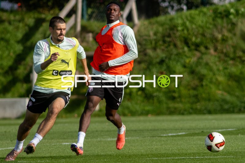 Adam Dzwigala und Abdoulie Ceesay im Trainingsspiel des FC St. Pauli