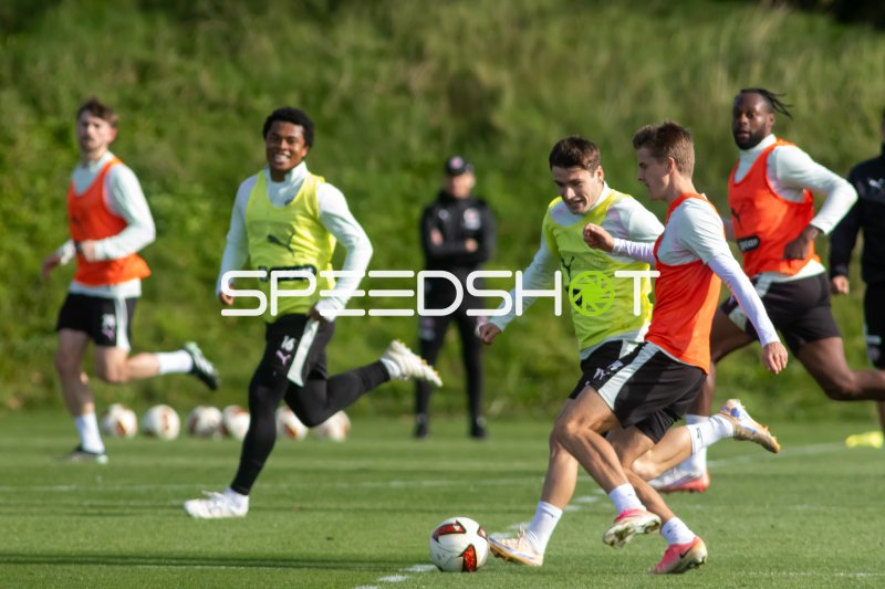 FC St. Pauli Trainingseinheit mit Joel Chima Fujita, Arkadiusz Pyrka und Ricky-Jade Jones
