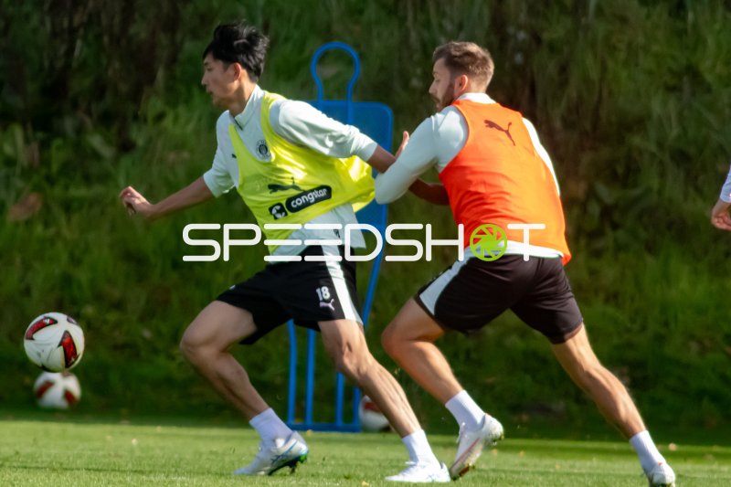 #18 Taichi Hara (FC St. Pauli) im Trainingszweikampf