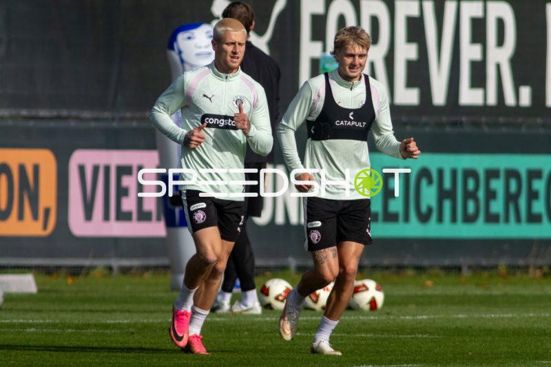 Louis Oppie und Rony Jansson beim Training des FC St. Pauli