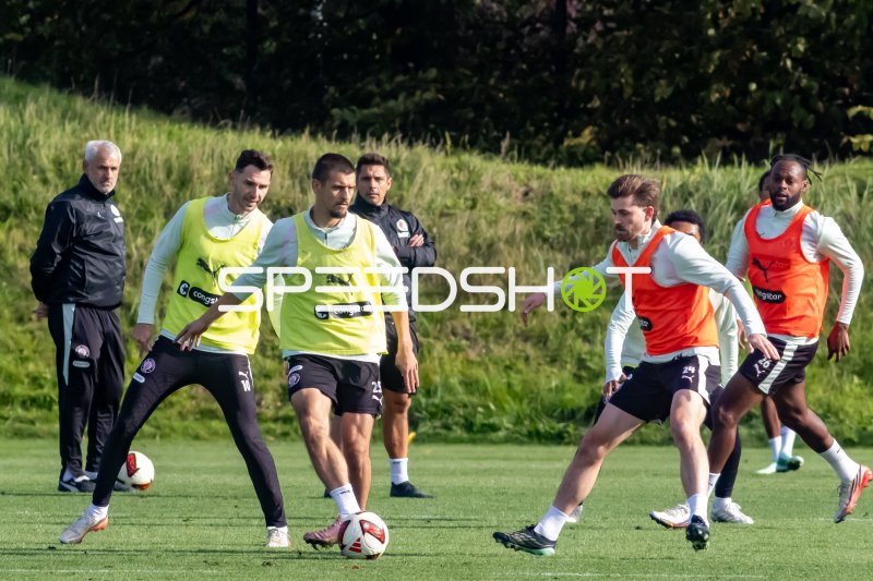 #25 Adam Dzwigala (FC St. Pauli) im Trainingsaufbau