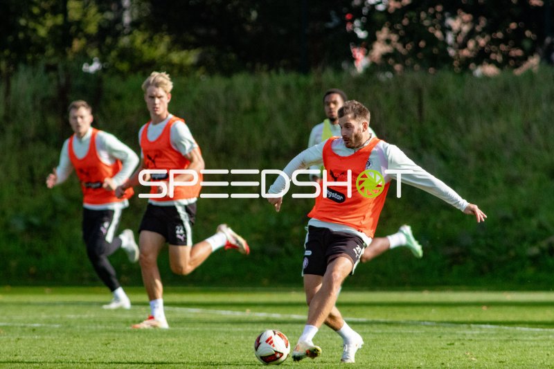 Lars Ritzka beim Trainingsdrilling des FC St. Pauli in Hamburg