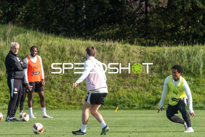 FC St. Pauli Trainingseinheit mit Peter Nemeth und Spielern im Trainingszentrum Hamburg