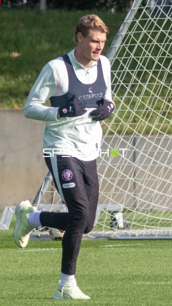 Eric Smith beim Torwart-Training im FC St. Pauli Trainingszentrum