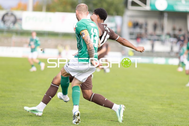 Zweikampf an der Lohmühle: VfB Lübeck gegen FC St. Pauli II