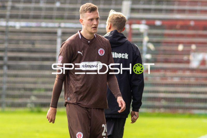 #24 Hendrik Wurr (FC St. Pauli II) nach seiner roten Karte