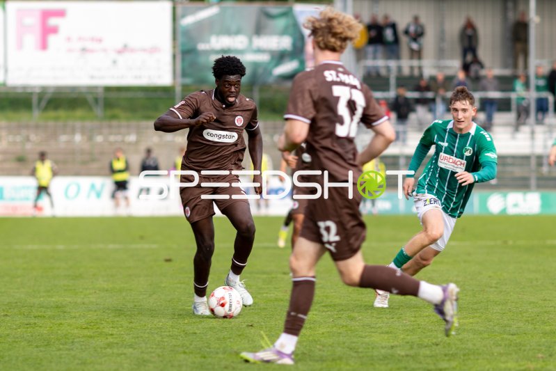 #6 Joel Addo (FC St. Pauli II) im Angriff