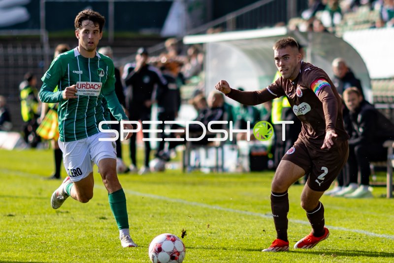 Lennard Heiduck (#17; VfB Lübeck) gegen Luca Günther (#2; FC St. Pauli II)