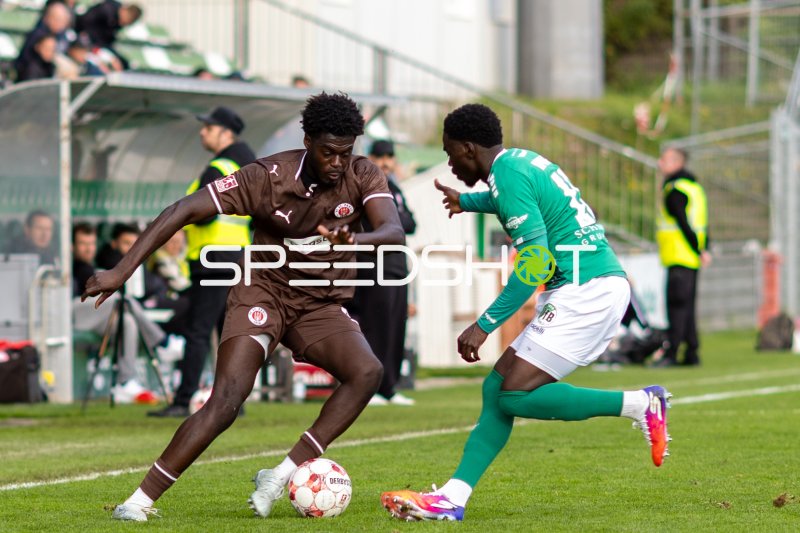 #6 Joel Addo (FC St. Pauli II) gegen VfB Lübeck im Zweikampf an der Lohmühle