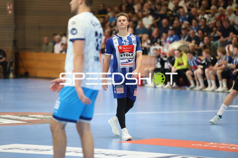 Einar Nickelsen (#73; VfL Lübeck-Schwartau) im Spielaufbau gegen 1. VfL Potsdam