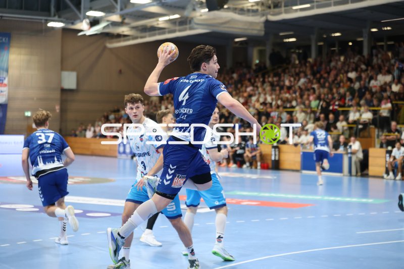 Marvin Siemer (#3; 1. VFL Potsdam) im Sprungwurf gegen VfL Lübeck-Schwartau