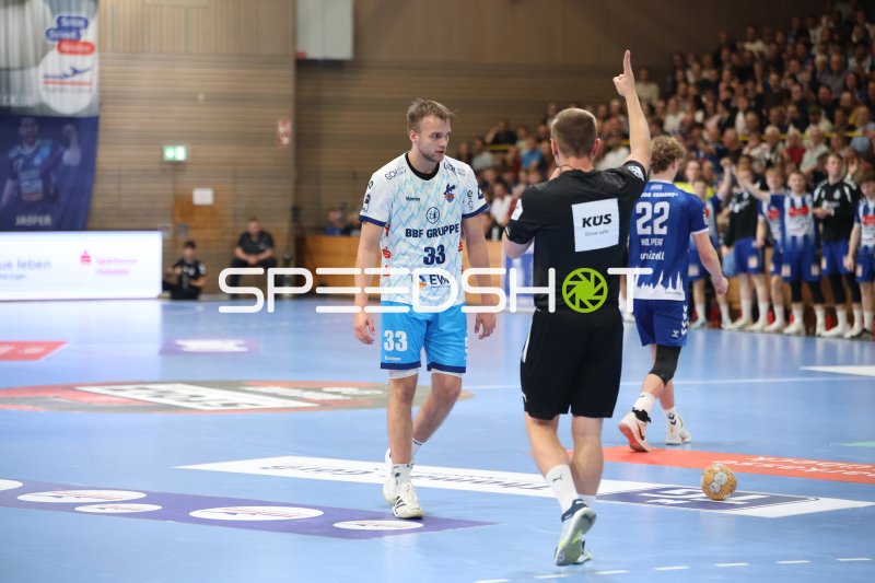 Tim Schröder (#33; 1. VFL Potsdam) erhält Verweis vom Schiedsrichter