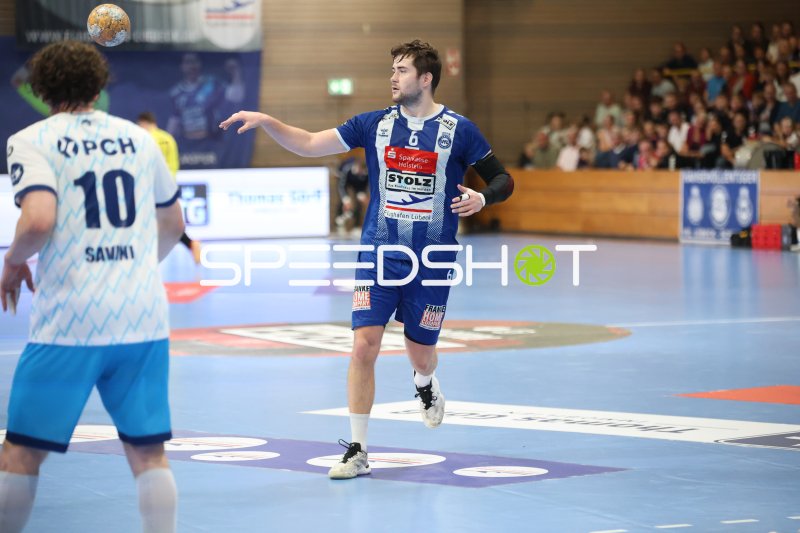 Rasmus Houmøller (#6; VfL Lübeck-Schwartau) im Spielaufbau gegen 1. VfL Potsdam